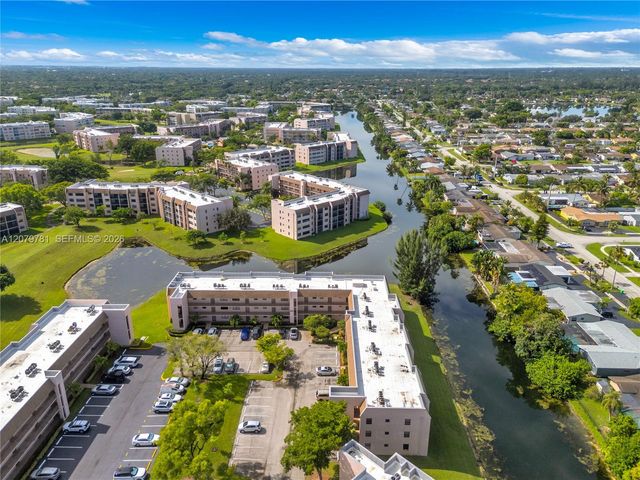 10442 Sunrise Lakes Boulevard 312, Sunrise, FL 33322