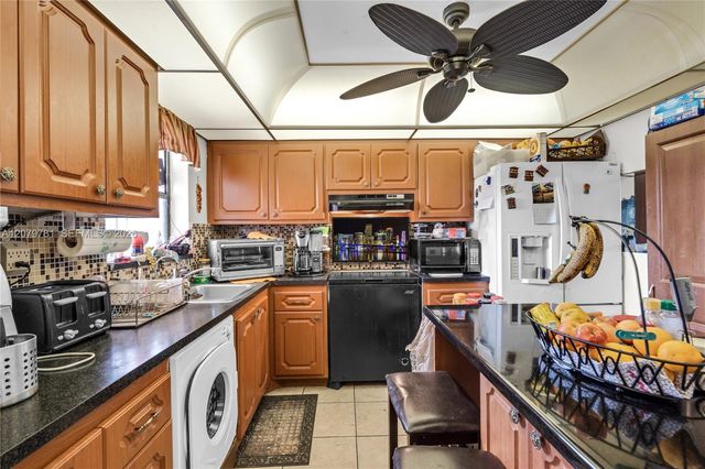 10442 Sunrise Lakes Boulevard 312, Sunrise, FL 33322
