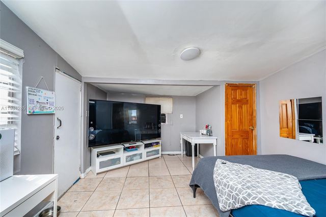 2610 NW 33rd St 2610-2612, Miami, FL 33142