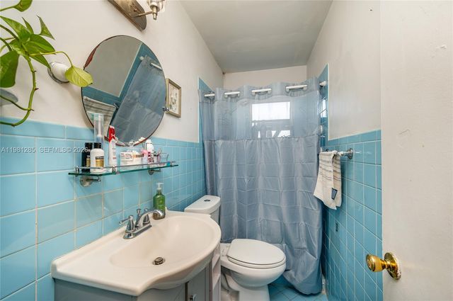 2610 NW 33rd St 2610-2612, Miami, FL 33142