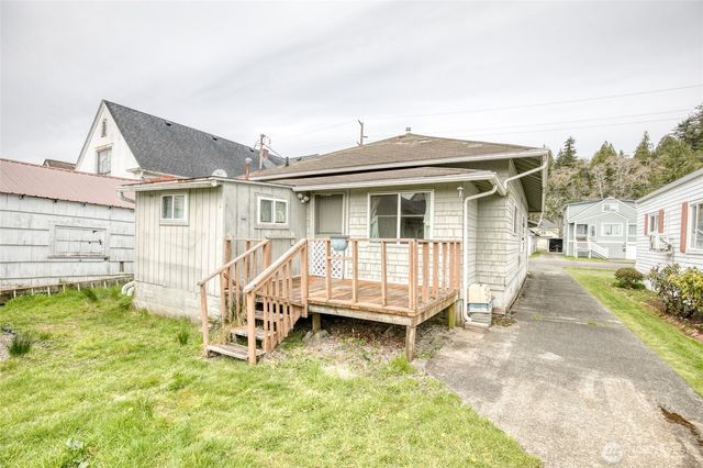 432 Eklund Avenue, Hoquiam, WA 98550