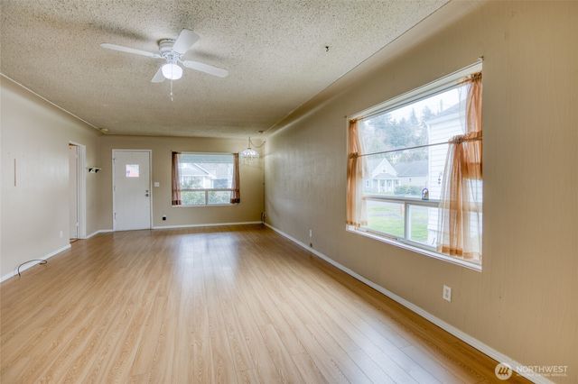 432 Eklund Avenue, Hoquiam, WA 98550