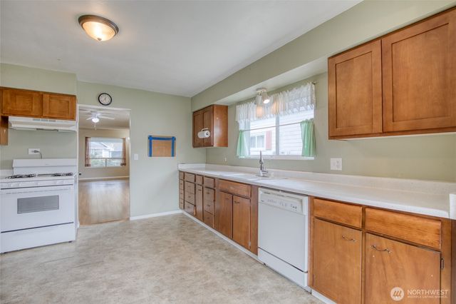 432 Eklund Avenue, Hoquiam, WA 98550