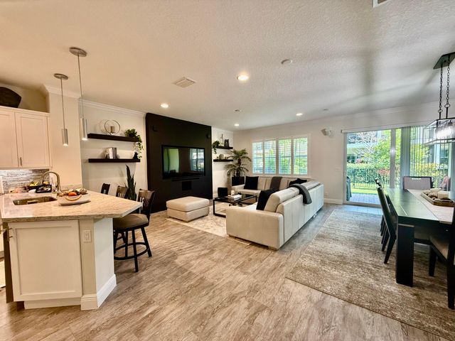 168 Crape Myrtle Lane, Wellington, FL 33414