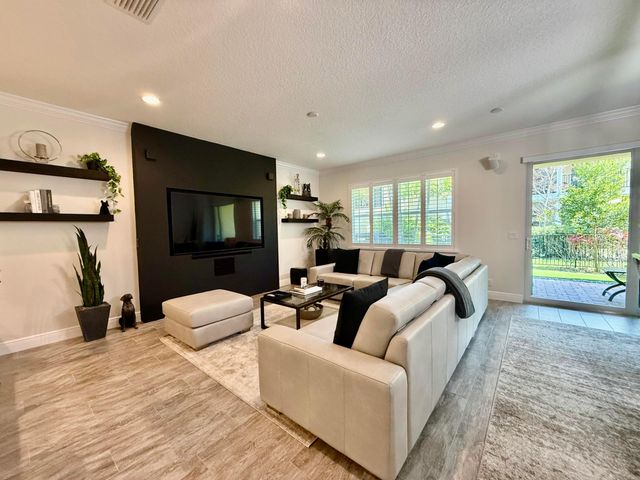 168 Crape Myrtle Lane, Wellington, FL 33414