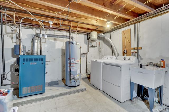 122 Laurel Drive, New Hyde Park, NY 11040