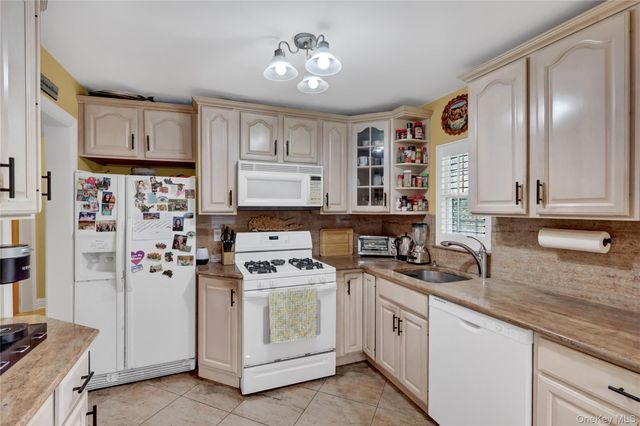 122 Laurel Drive, New Hyde Park, NY 11040