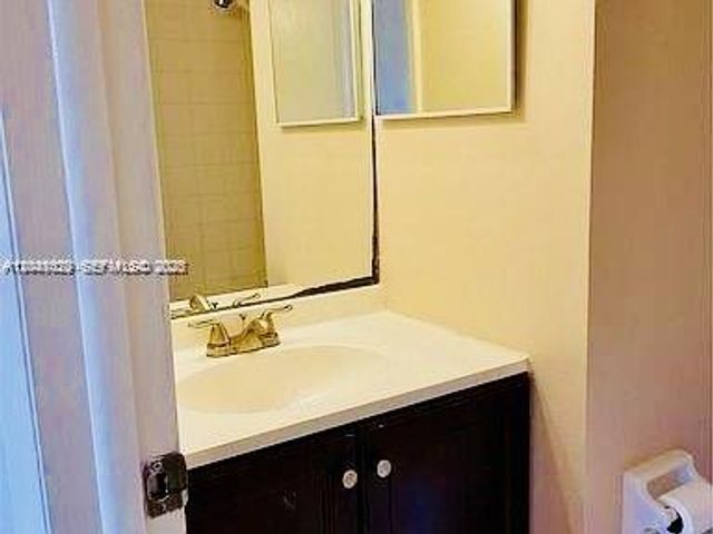 246 Riviera Cir 246, Weston, FL 33326
