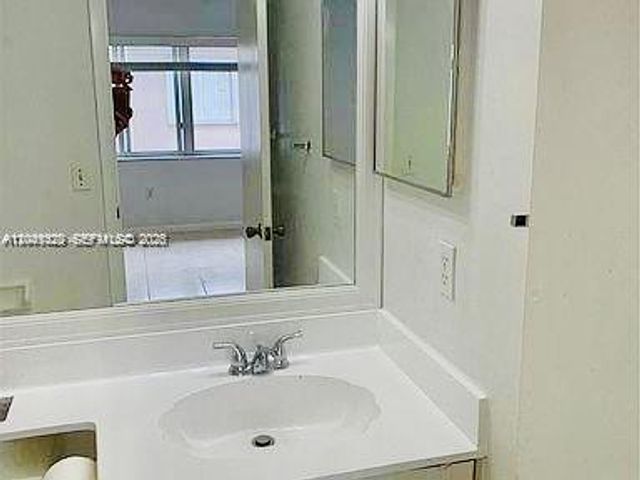 246 Riviera Cir 246, Weston, FL 33326