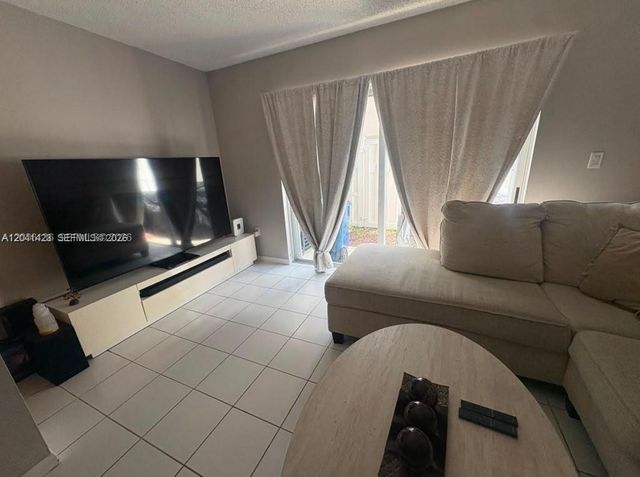 246 Riviera Cir 246, Weston, FL 33326