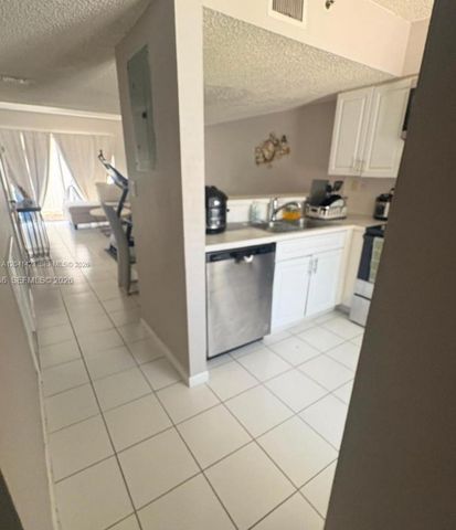 246 Riviera Cir 246, Weston, FL 33326