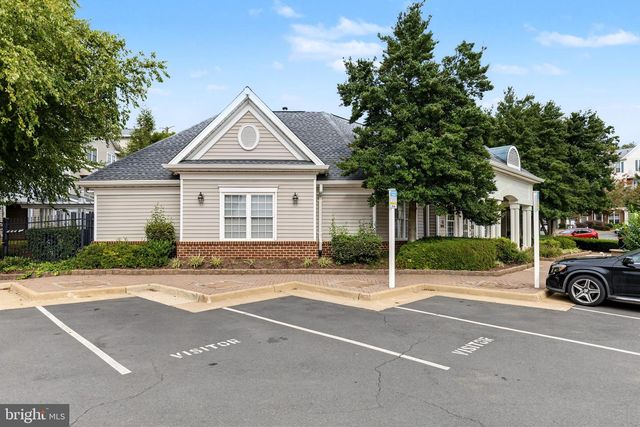 12821 FAIR BRIAR LN, Fairfax, VA 22033