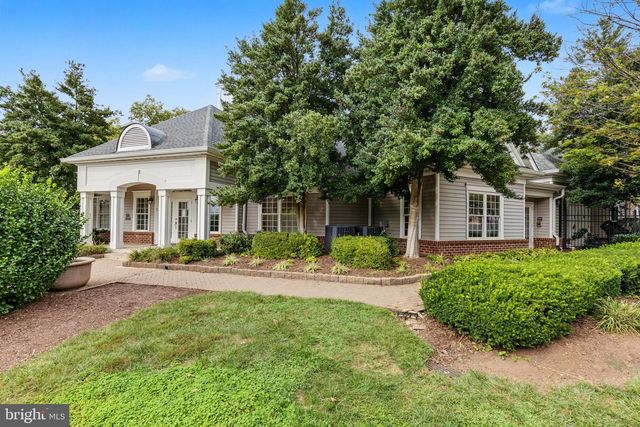 12821 FAIR BRIAR LN, Fairfax, VA 22033