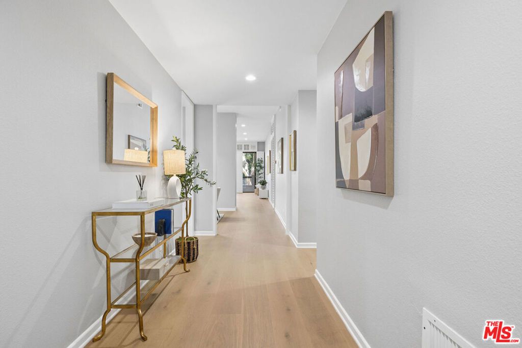 141 S Linden Drive 104, Beverly Hills, CA 90212 — photo 3