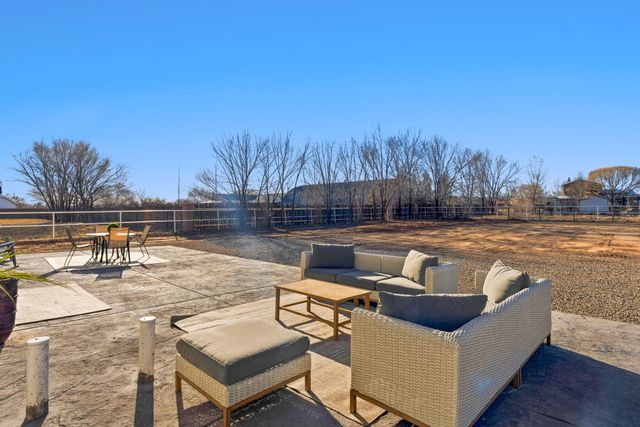 90 Rome Lane, Corrales, NM 87048