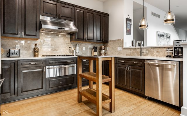 224 E 10th Street, Indianapolis, IN 46202