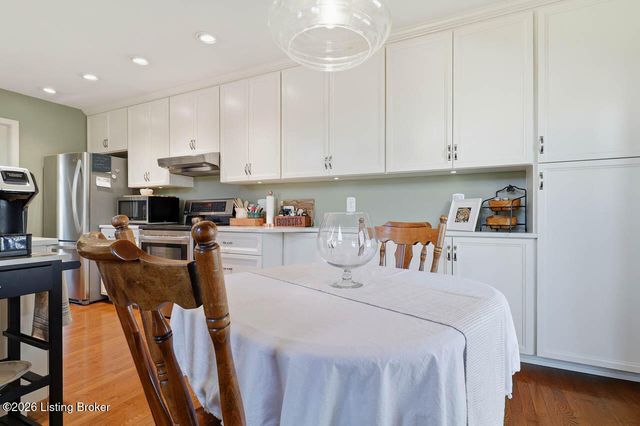 1000 Hobbs Ln, Fisherville, KY 40023