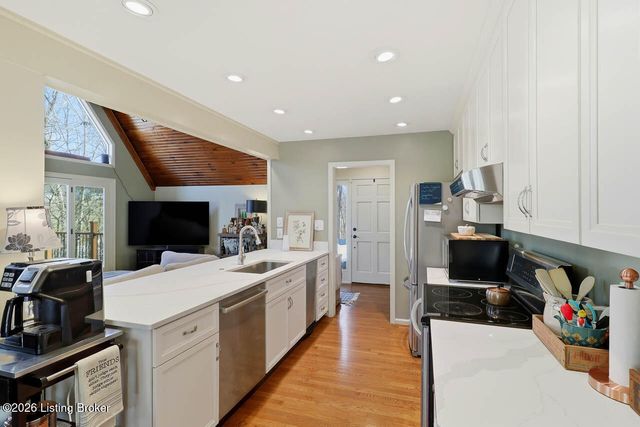 1000 Hobbs Ln, Fisherville, KY 40023