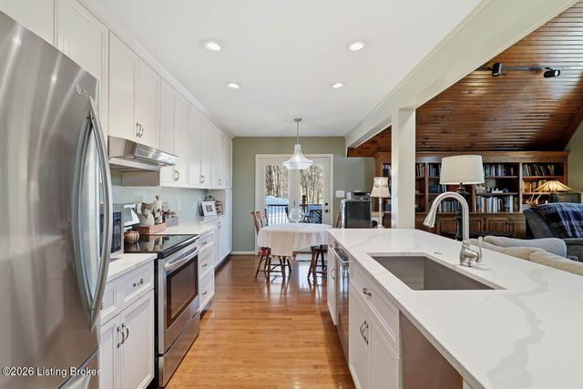 1000 Hobbs Ln, Fisherville, KY 40023