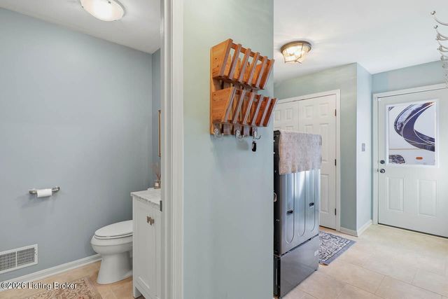 1000 Hobbs Ln, Fisherville, KY 40023