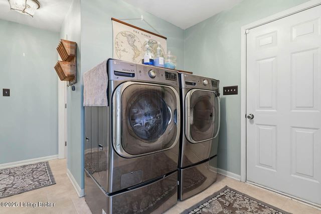 1000 Hobbs Ln, Fisherville, KY 40023