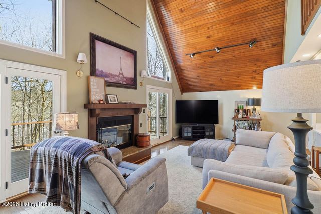 1000 Hobbs Ln, Fisherville, KY 40023