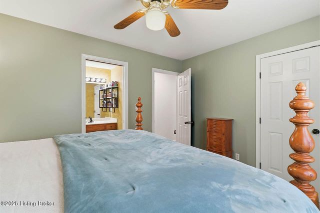 1000 Hobbs Ln, Fisherville, KY 40023