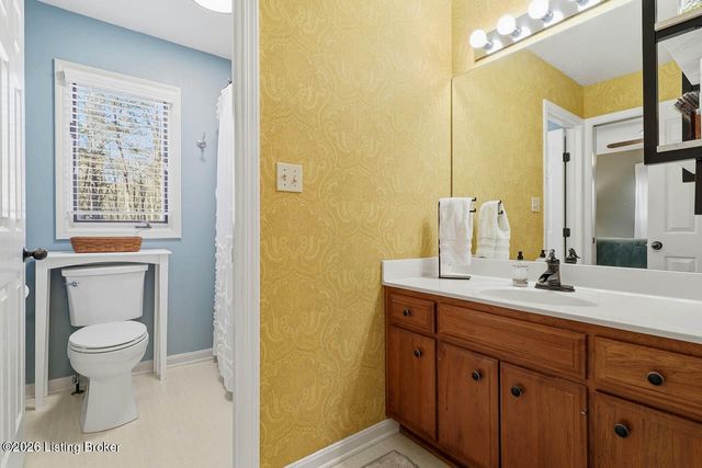 1000 Hobbs Ln, Fisherville, KY 40023