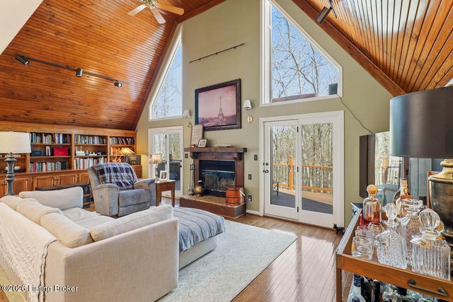 1000 Hobbs Ln, Fisherville, KY 40023