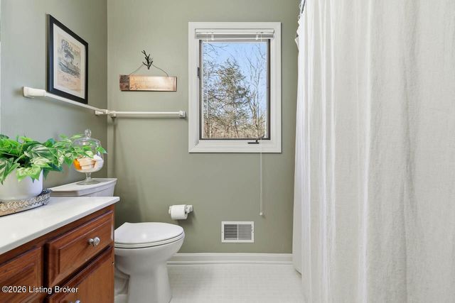 1000 Hobbs Ln, Fisherville, KY 40023