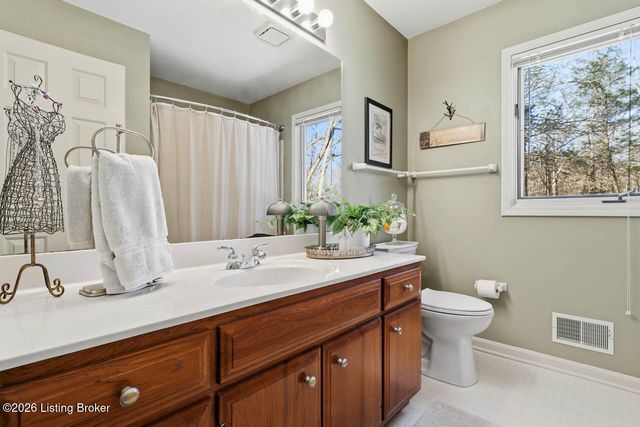 1000 Hobbs Ln, Fisherville, KY 40023