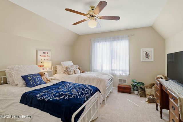 1000 Hobbs Ln, Fisherville, KY 40023