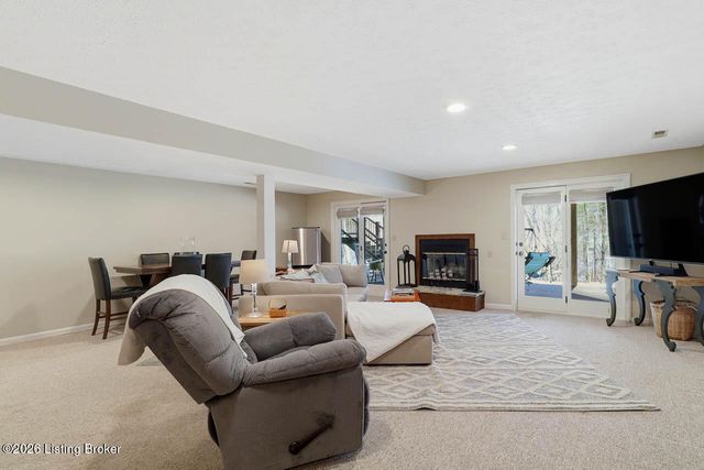 1000 Hobbs Ln, Fisherville, KY 40023