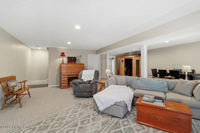 1000 Hobbs Ln, Fisherville, KY 40023