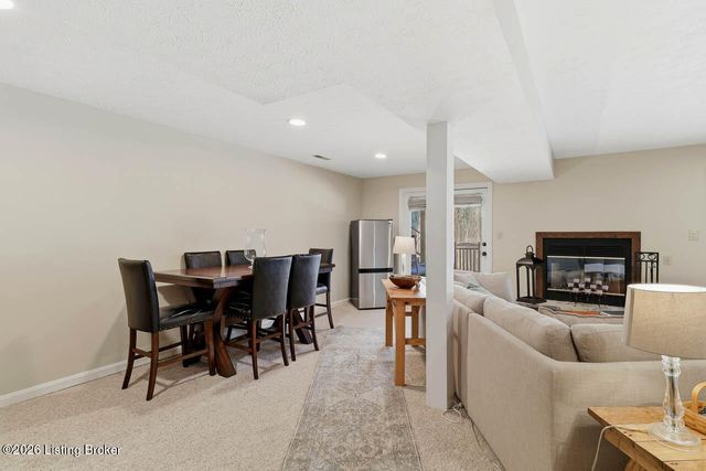 1000 Hobbs Ln, Fisherville, KY 40023