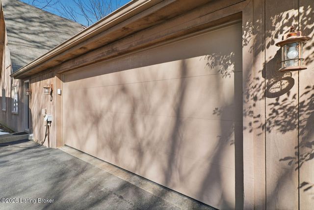 1000 Hobbs Ln, Fisherville, KY 40023