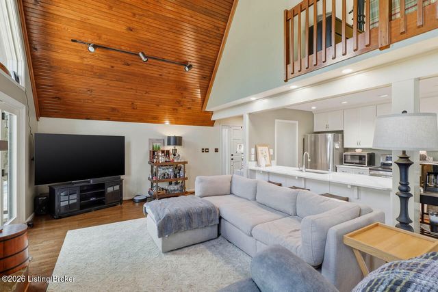 1000 Hobbs Ln, Fisherville, KY 40023