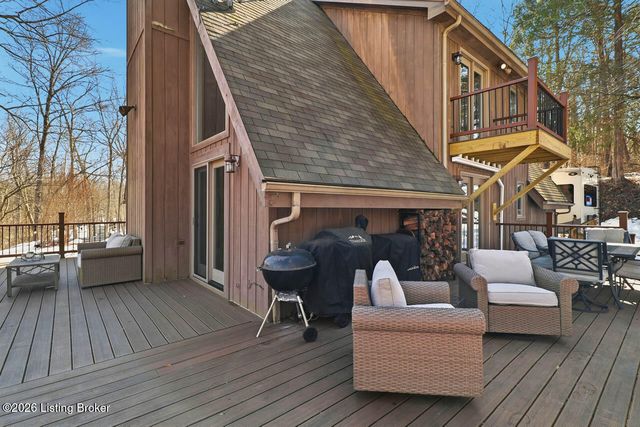 1000 Hobbs Ln, Fisherville, KY 40023