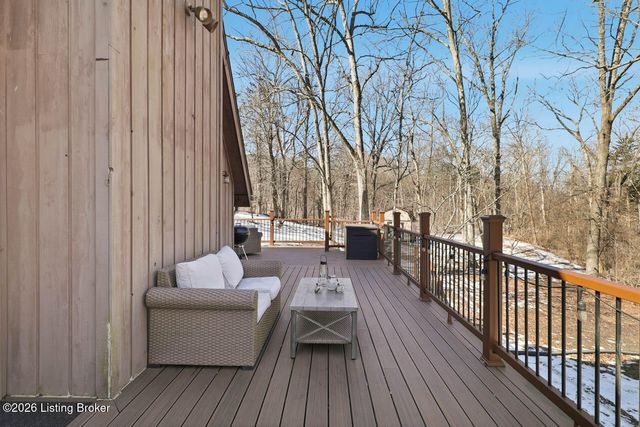 1000 Hobbs Ln, Fisherville, KY 40023