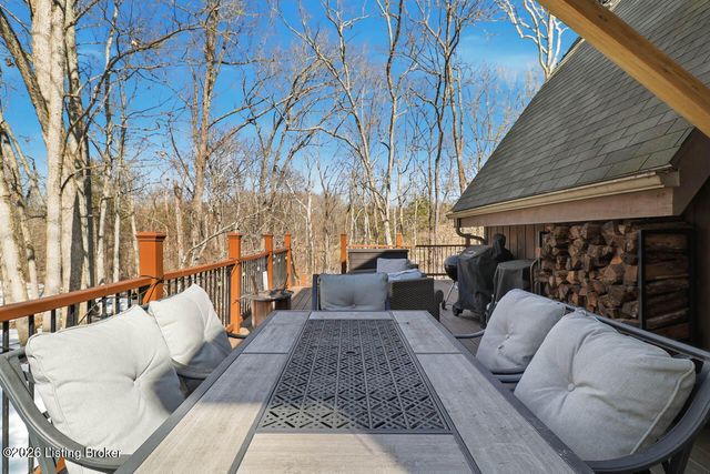 1000 Hobbs Ln, Fisherville, KY 40023