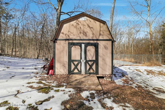 1000 Hobbs Ln, Fisherville, KY 40023