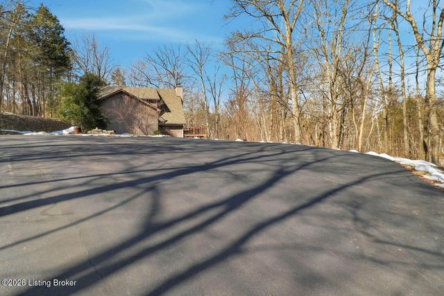 1000 Hobbs Ln, Fisherville, KY 40023