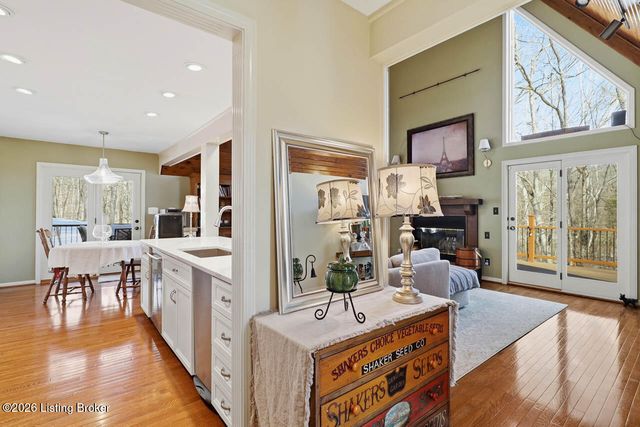 1000 Hobbs Ln, Fisherville, KY 40023