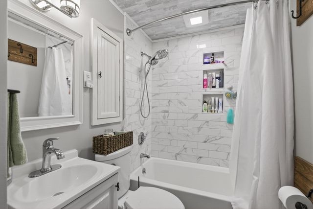 58 Leo Ave, Dracut, MA 01826