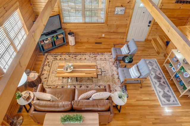 1105 Fairways Dr, Smithville, TN 37166