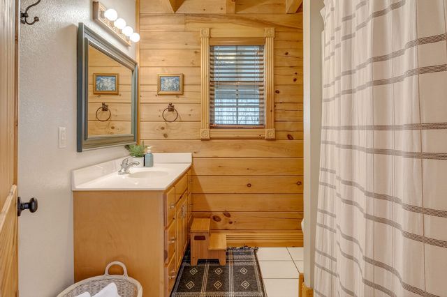 1105 Fairways Dr, Smithville, TN 37166