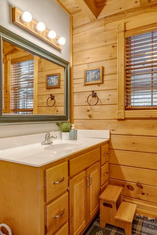 1105 Fairways Dr, Smithville, TN 37166