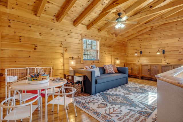 1105 Fairways Dr, Smithville, TN 37166