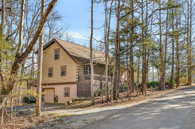 1105 Fairways Dr, Smithville, TN 37166