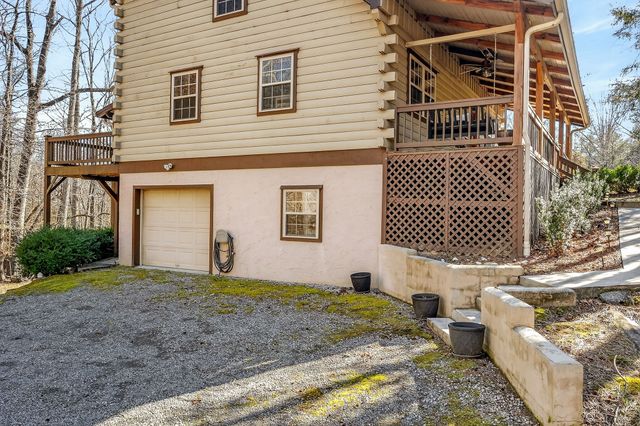 1105 Fairways Dr, Smithville, TN 37166